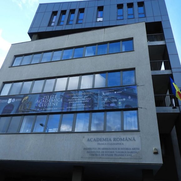 Ein modernes Bau des Baritiu Institutes.