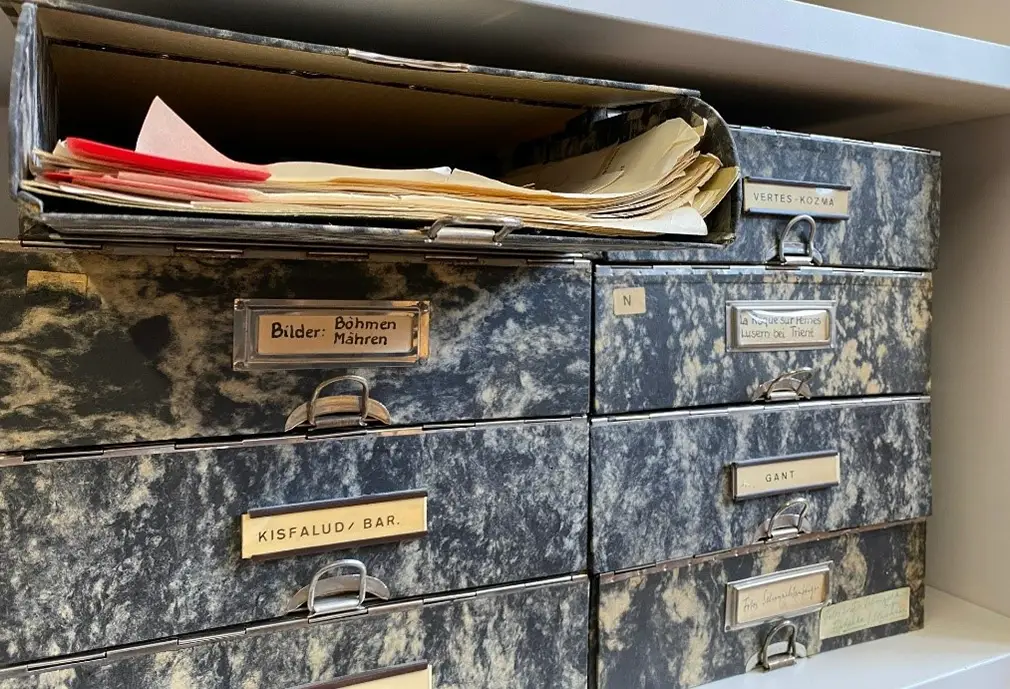 Ursprüngliche Lagerungsform der Materialien im Archiv der Einsendungen.