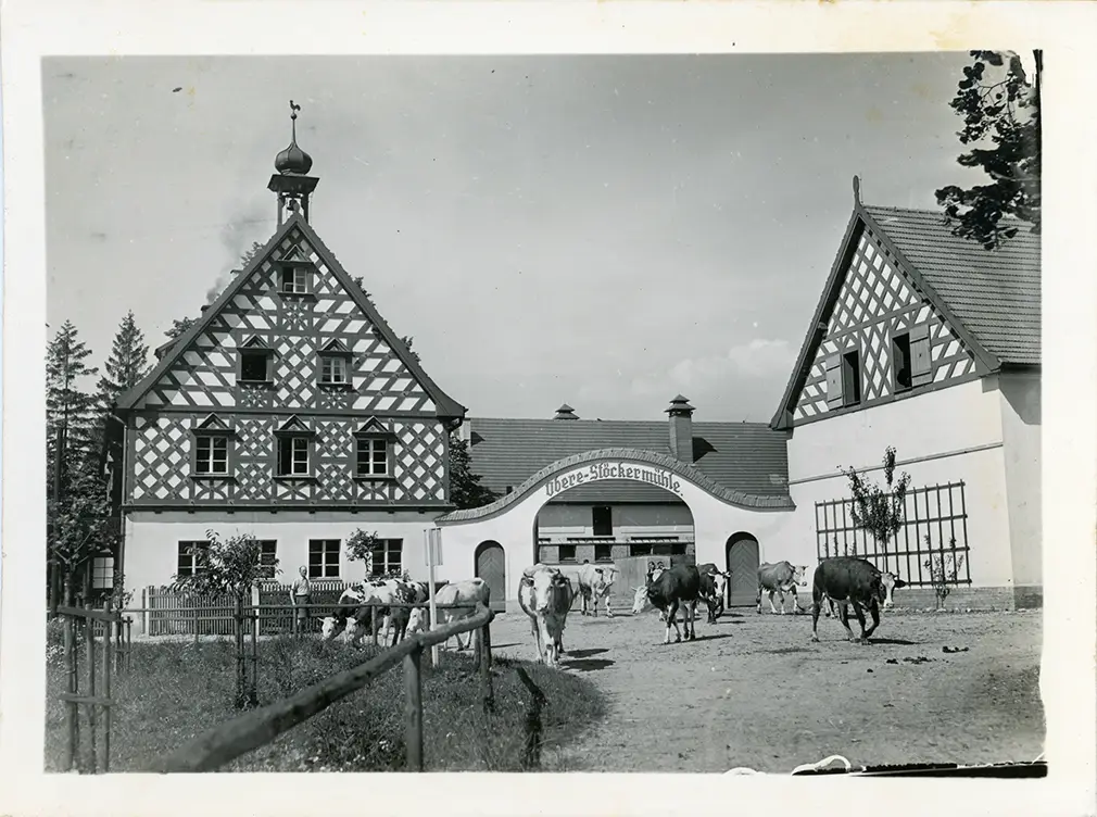 Die um 1930 erbaute Obere Stöckermühle bei Oberlohma/Horní Lomany. im Egerland wurde im „Heimatstil“ errichtet.